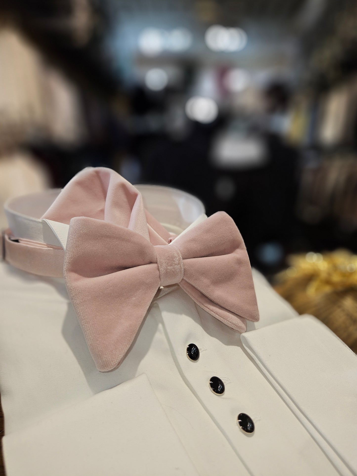 Men's Long and luxurious Velvet Bowtie and handkerchief