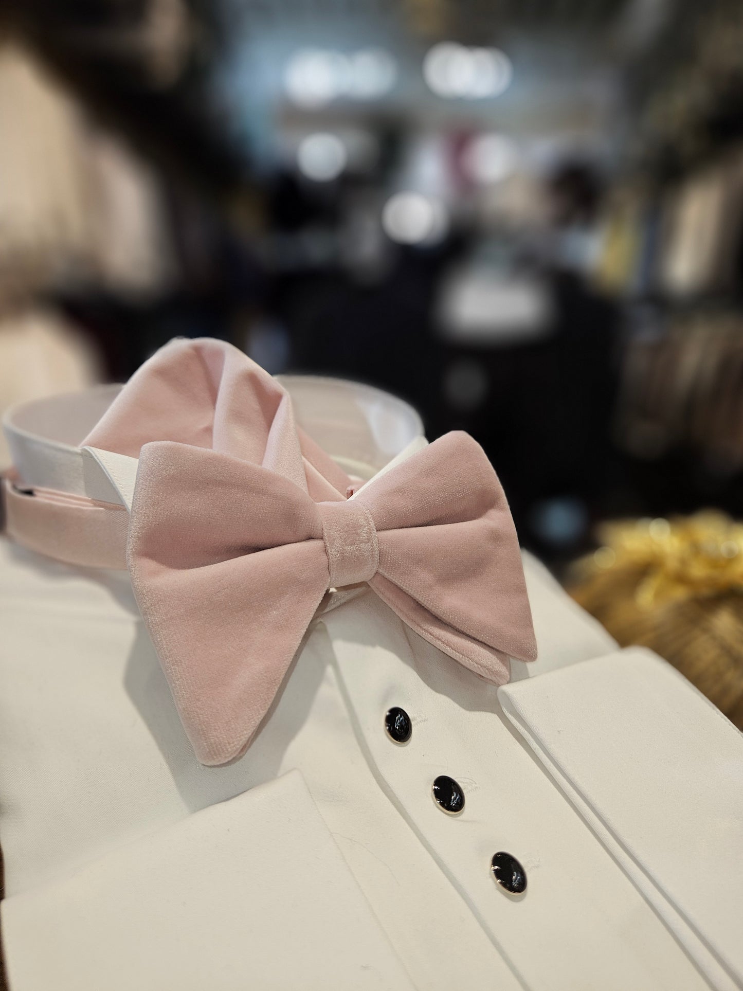 Men's Long and luxurious Velvet Bowtie and handkerchief