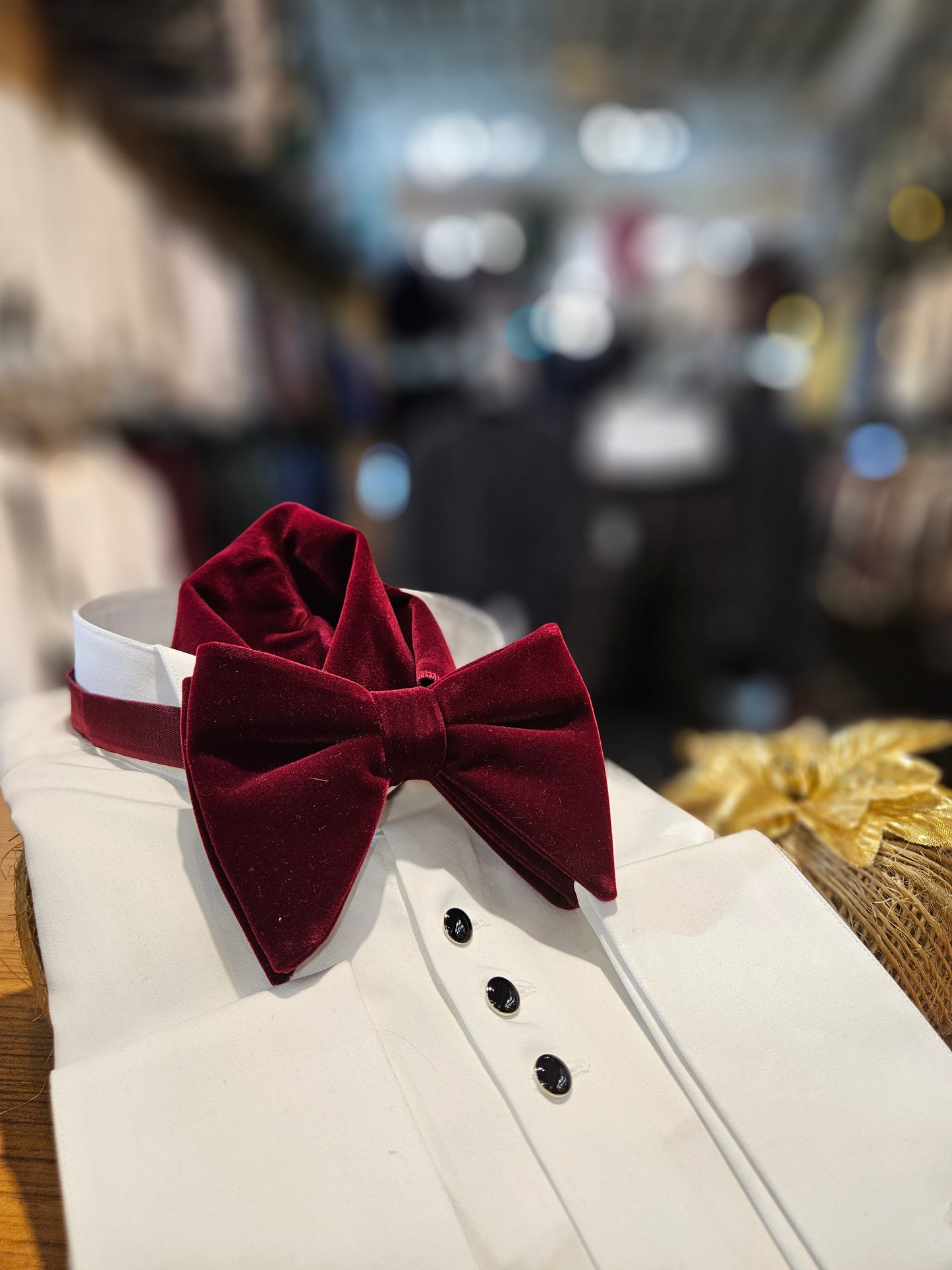 Men's Long and luxurious Velvet Bowtie and handkerchief