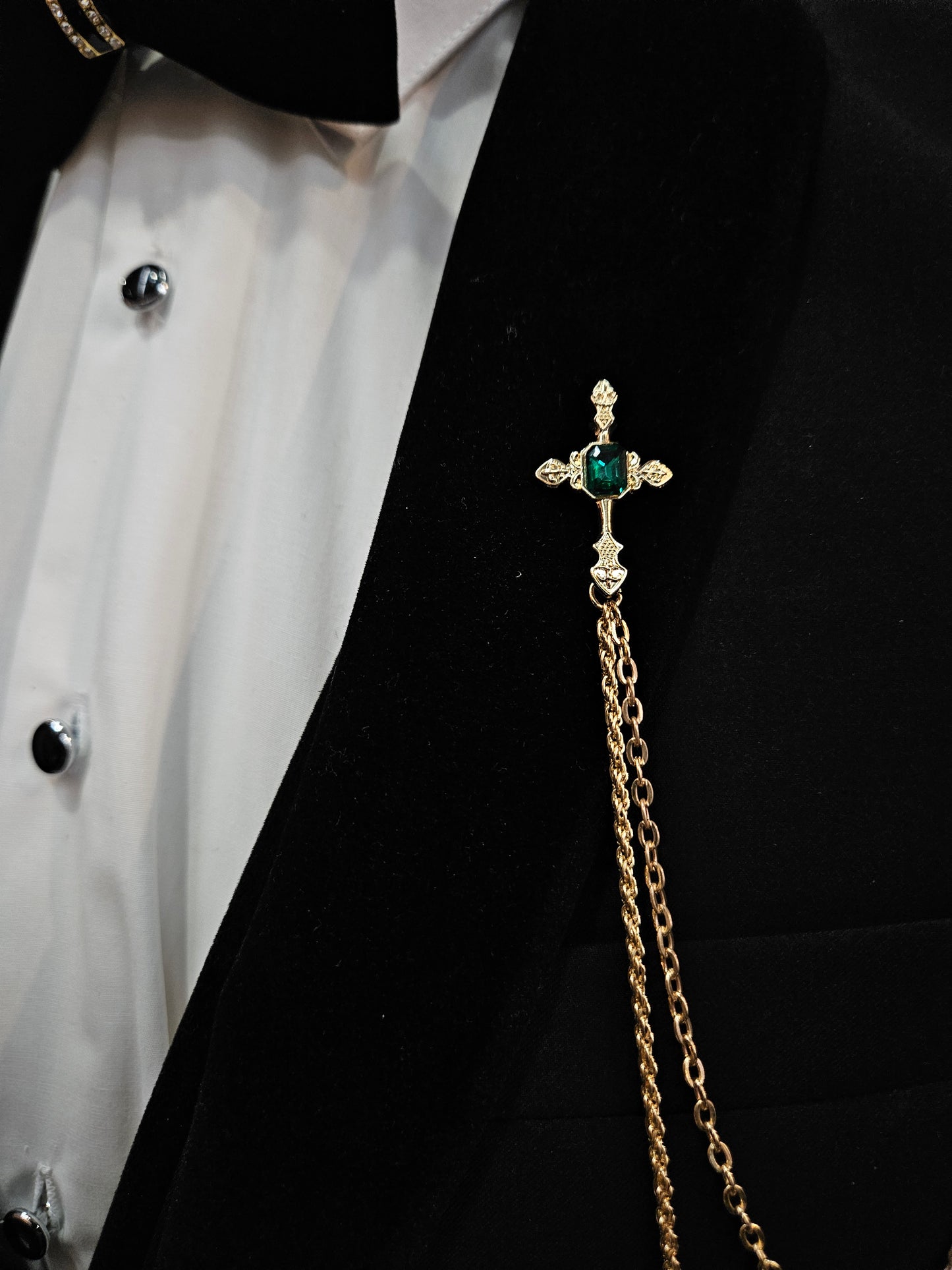 Chain Lapel and Gem Brooch Pin Set (Gold chain and Emerald stone )