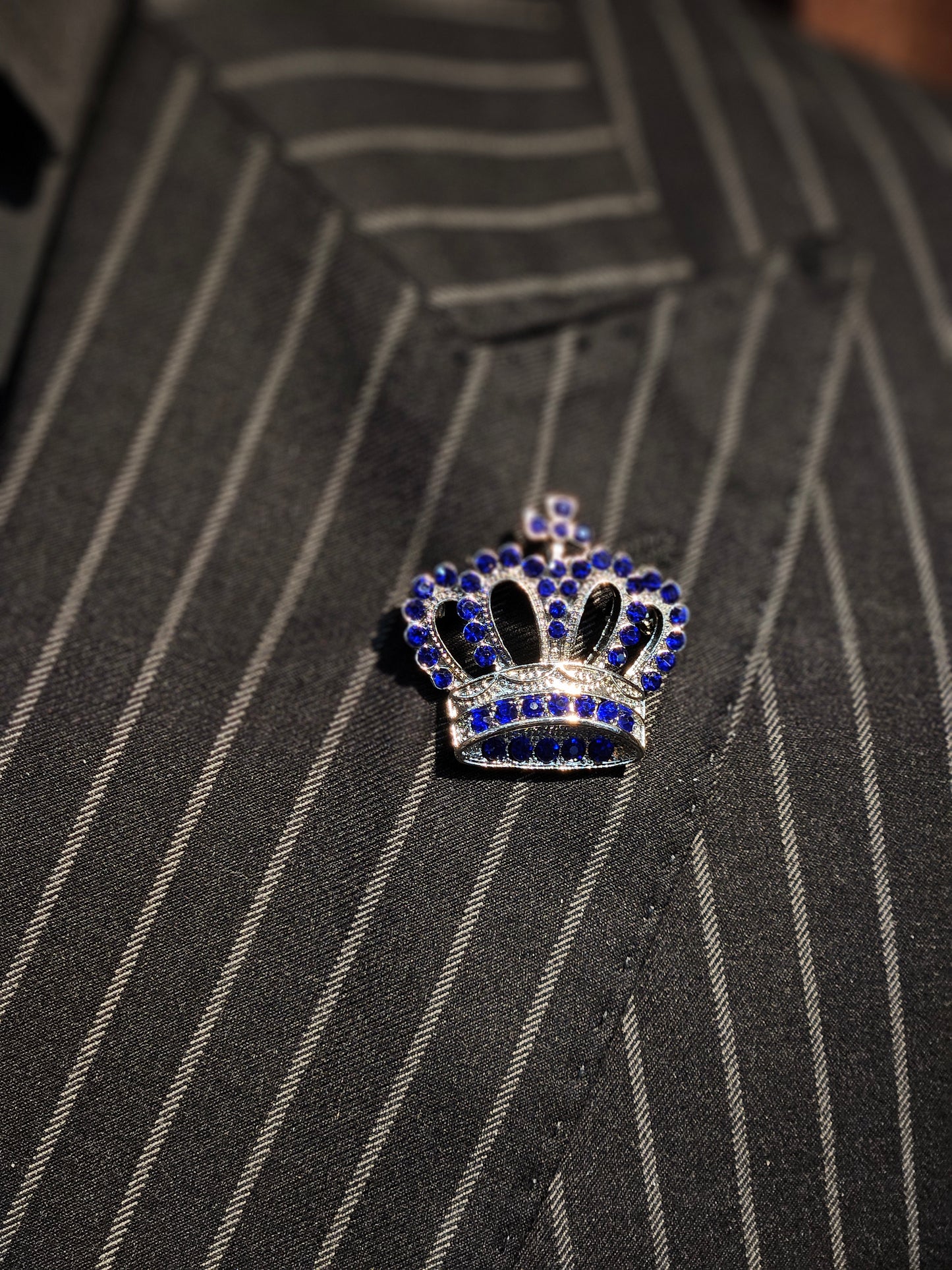 Men's Brooch King Crown Silver and Blue stone Pin lapel