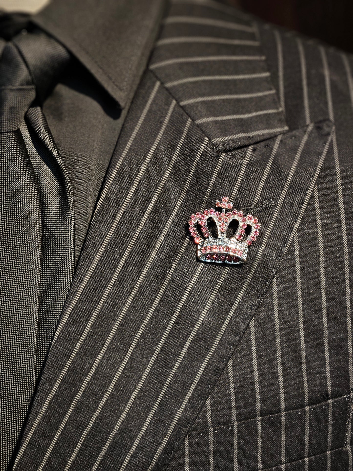 Men's Brooch King Crown Silver and Pink stone Pin lapel