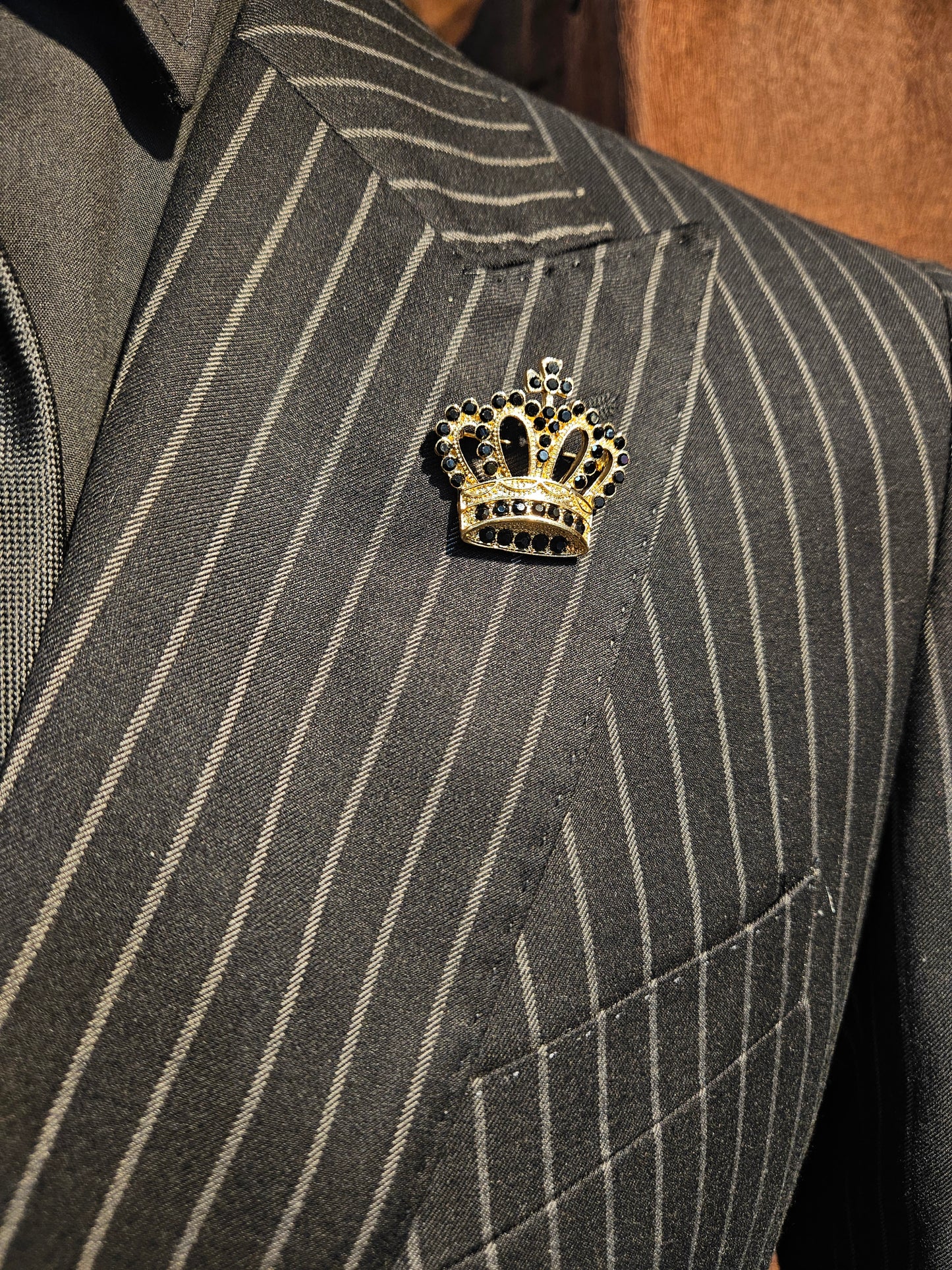Men's Brooch King Crown Gold and Green stone Pin lapel
