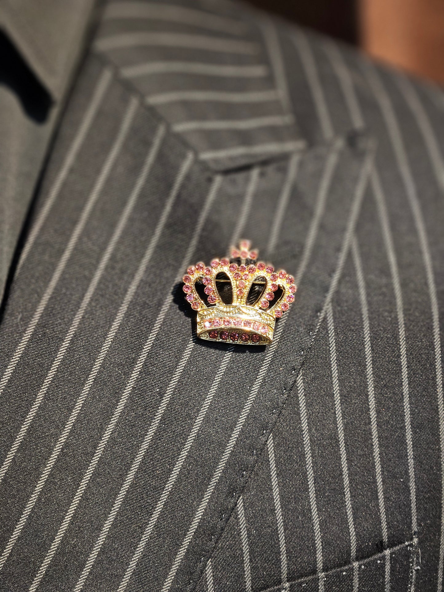 Men's Brooch King Crown Gold and Red stone Pin lapel