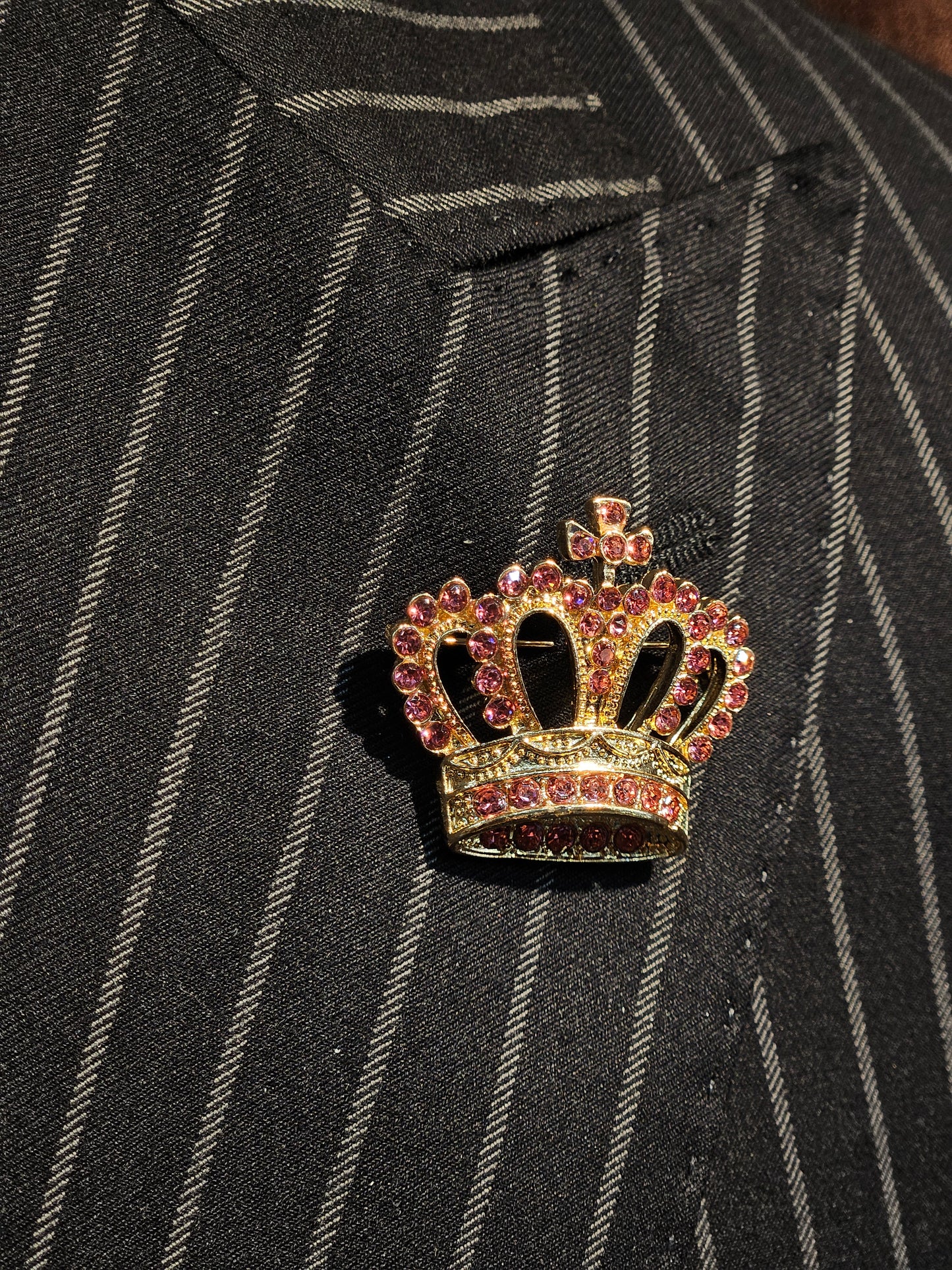 Men's Brooch King Crown Gold and Red stone Pin lapel