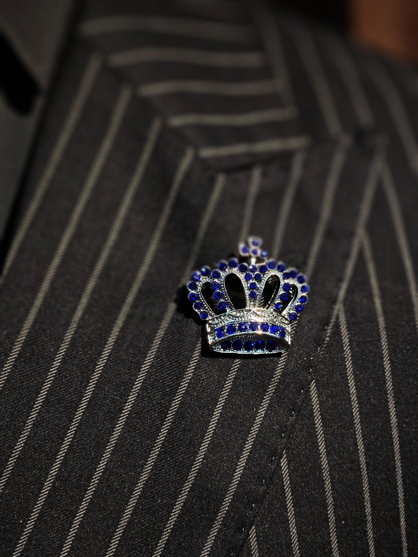 Men's Brooch King Crown Silver and Blue stone Pin lapel