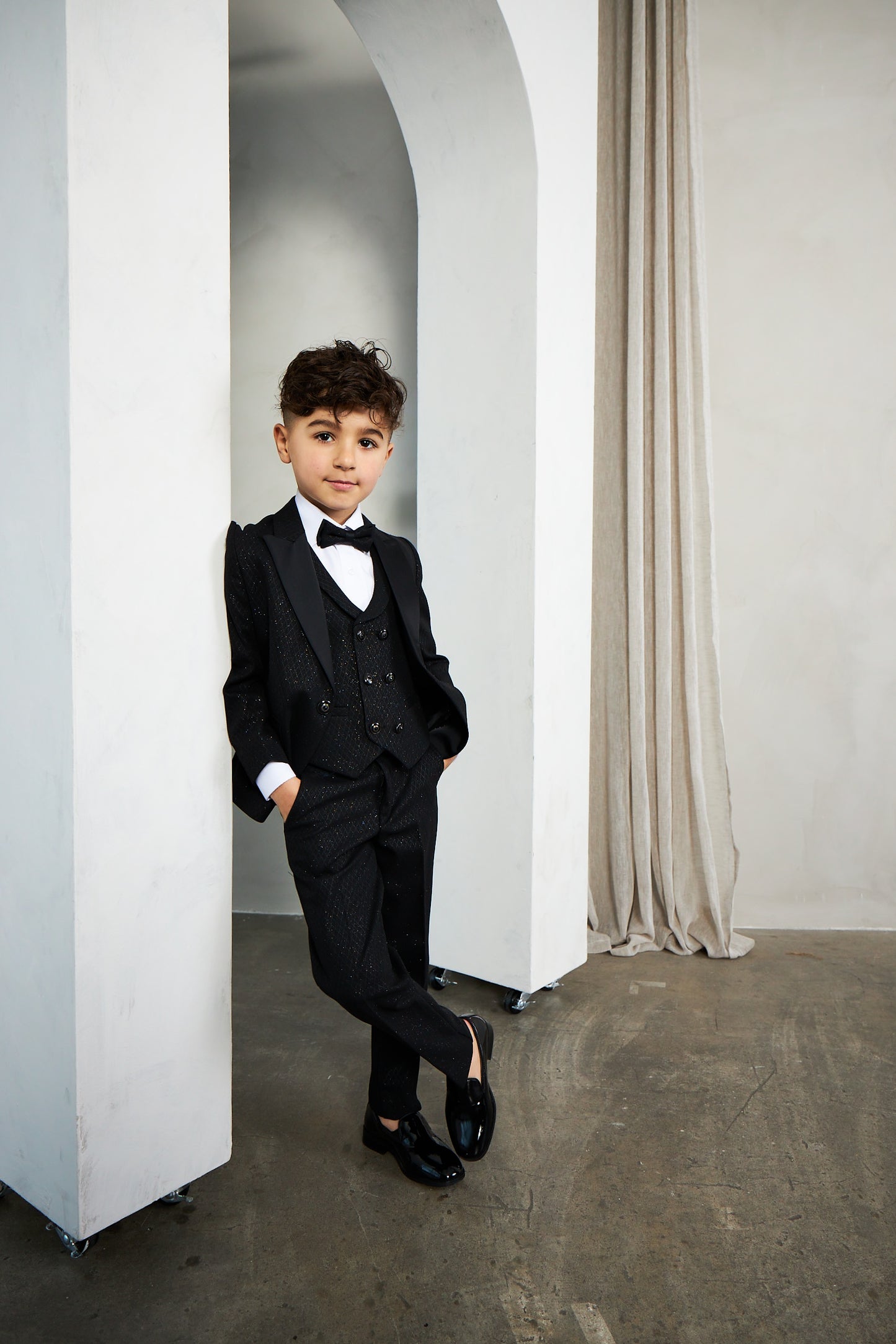 Boy's 5-Pieces Black Glitter Bomb Tuxedo Set