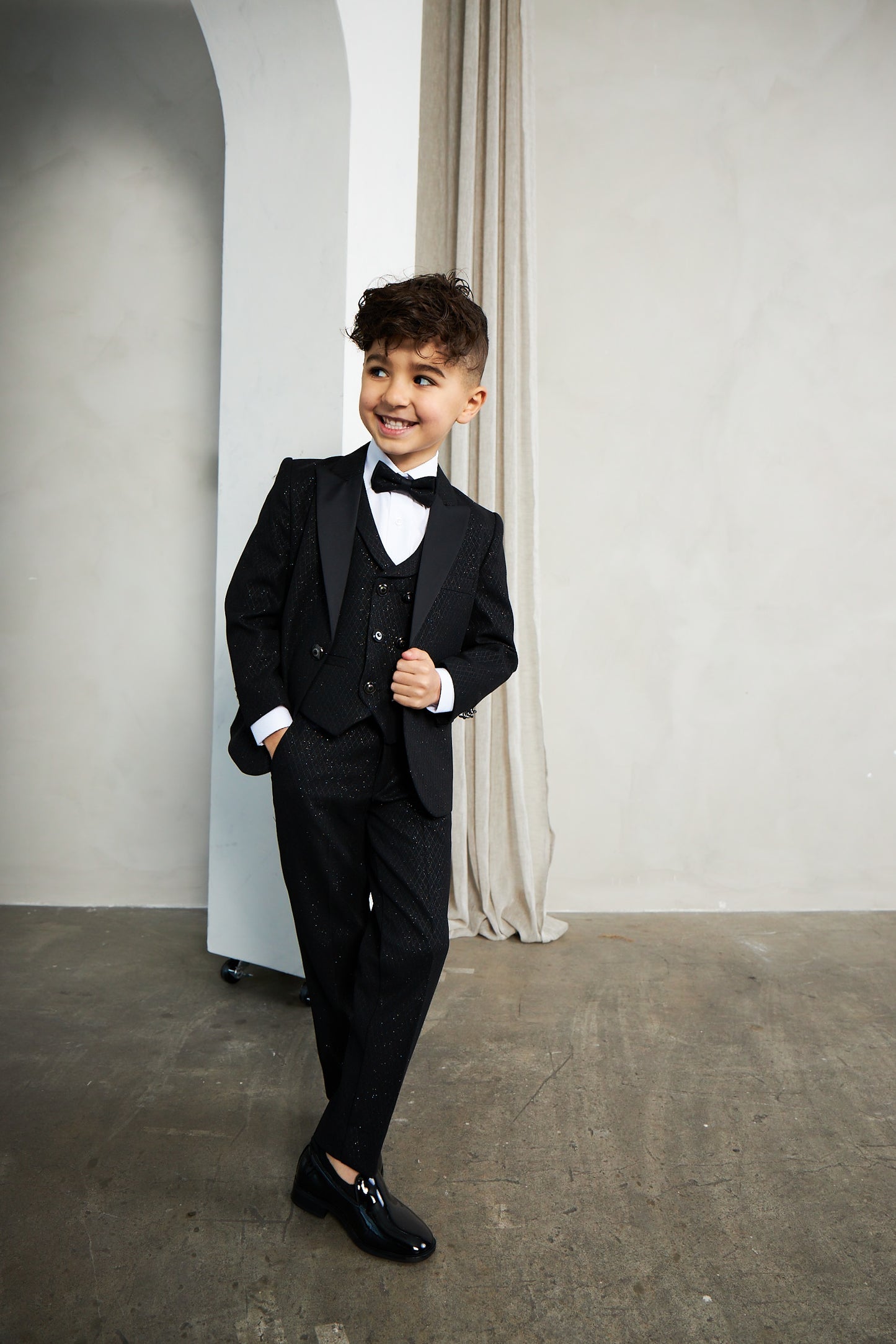 Boy's 5-Pieces Black Glitter Bomb Tuxedo Set