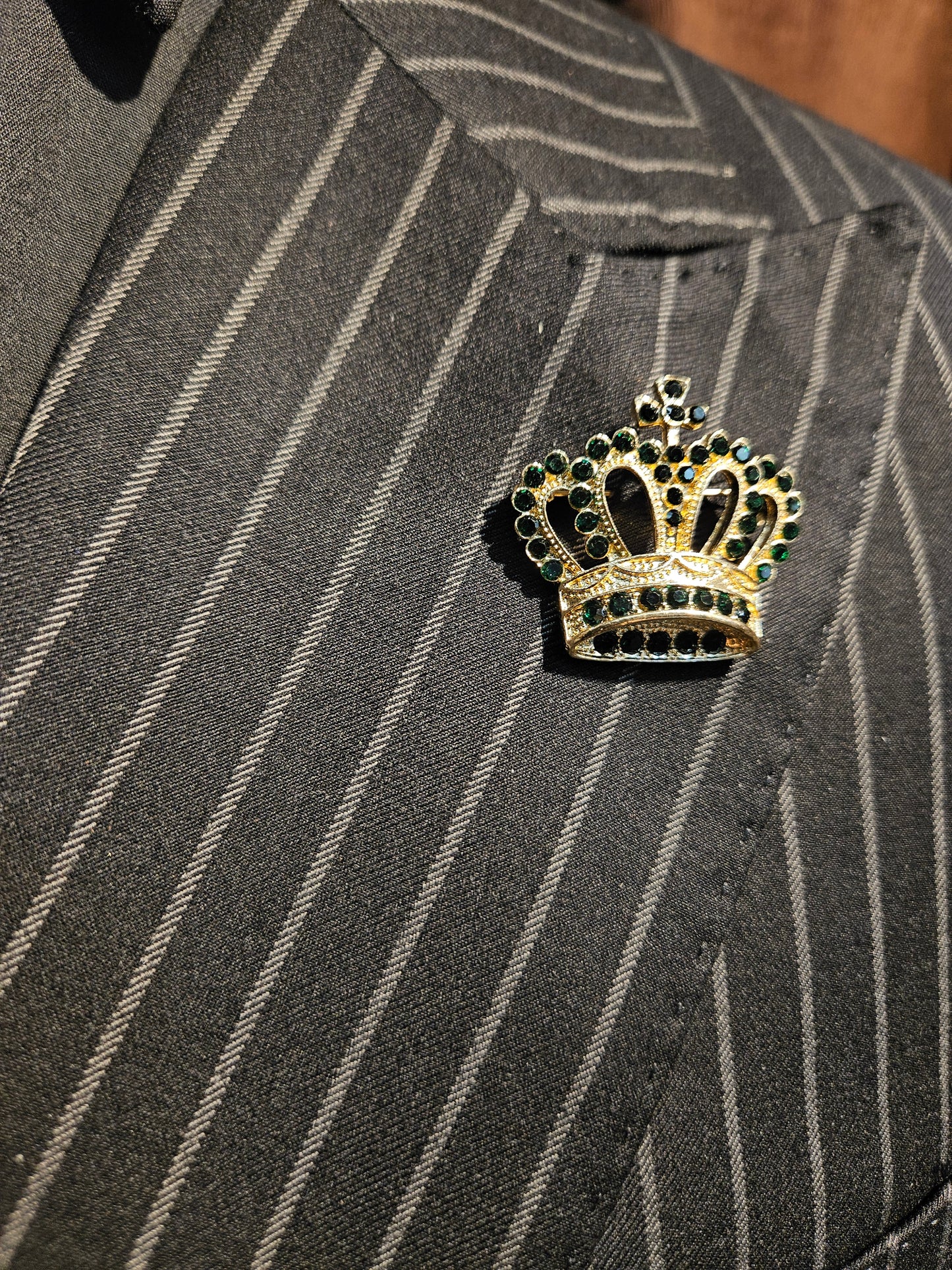 Men's Brooch King Crown Gold and Green stone Pin lapel