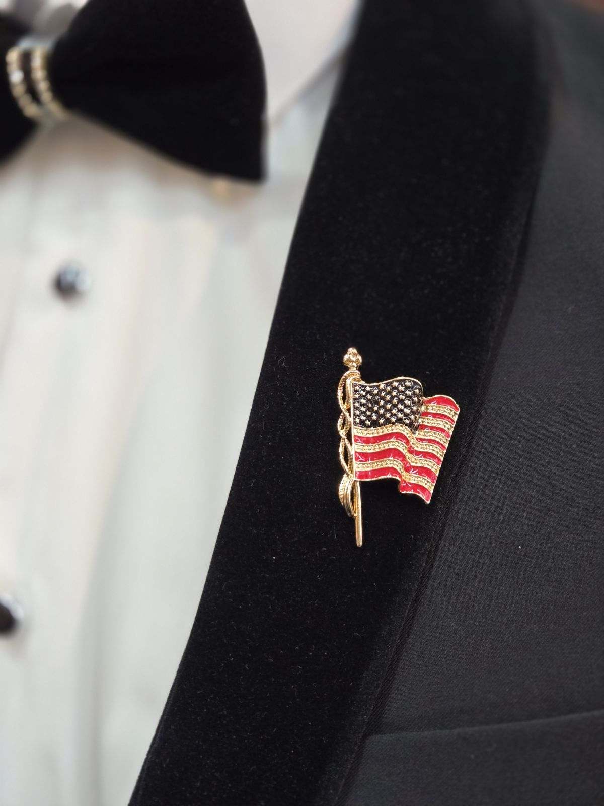 Elegant Luxe Brooch Pin Patriotic American Flag