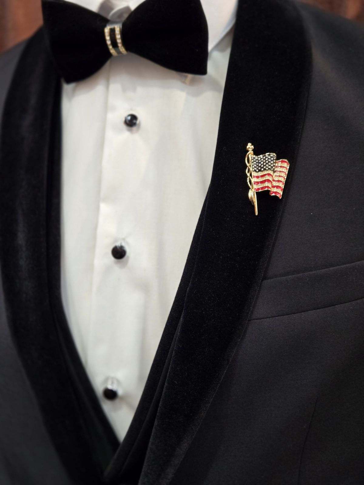 Elegant Luxe Brooch Pin Patriotic American Flag
